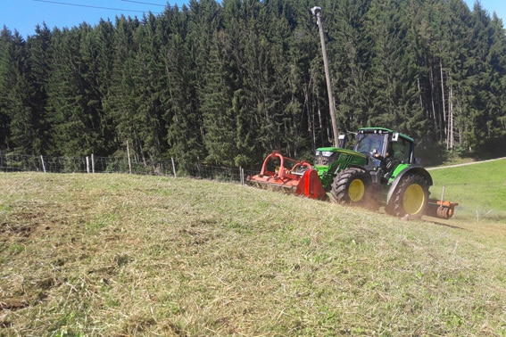 John Deere 6120M